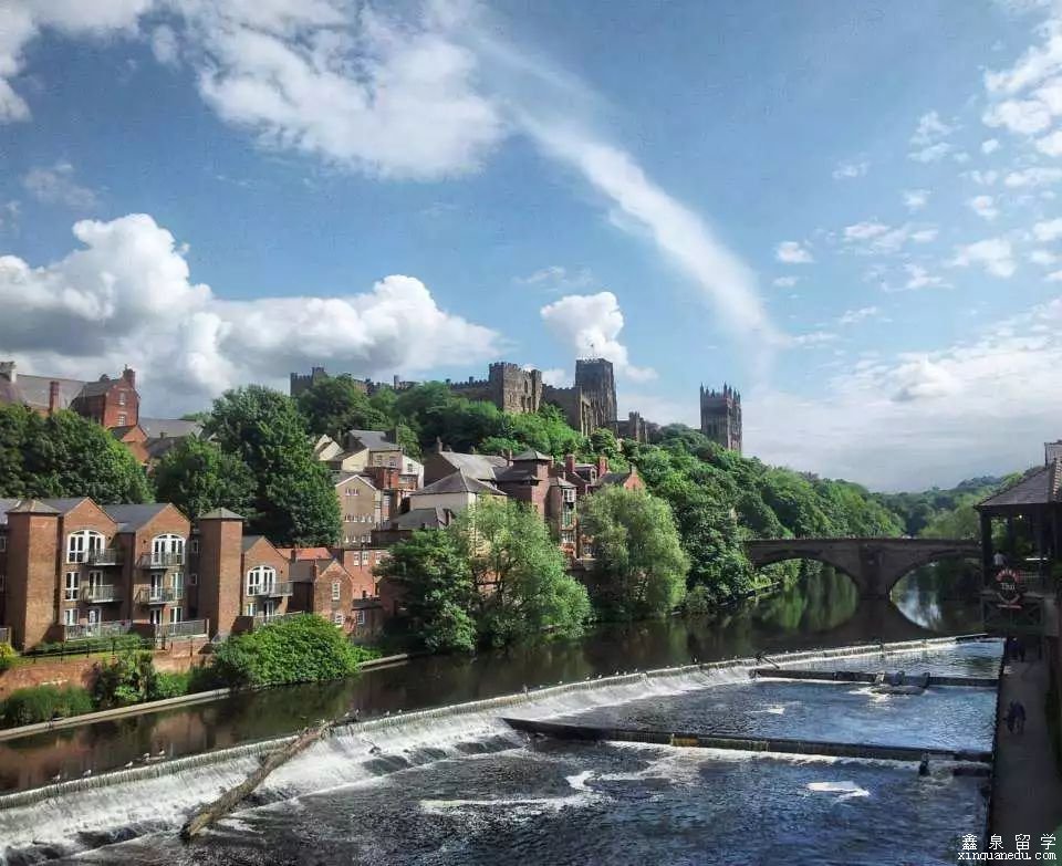 2,优美的小镇风景杜伦(durham)是英国的一个郡,该郡的首府亦称为杜伦.