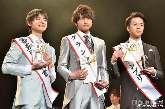 第一届日本校草大赛也同时落下帷幕。冠军是来自樱美林大学1年级的根本拓梦，亚军是来自国学院大学3年级的斋藤辽磨，评委特别奖得主是来自<a  data-cke-saved-href='http://www.xinquanedu.com/news/haiwaiyuanxiao/2011/1203/3140.html' href='http://www.xinquanedu.com/news/haiwaiyuanxiao/2011/1203/3140.html' target='_blank'  title='九州大学'>九州大学</a>1年级的副岛和树。