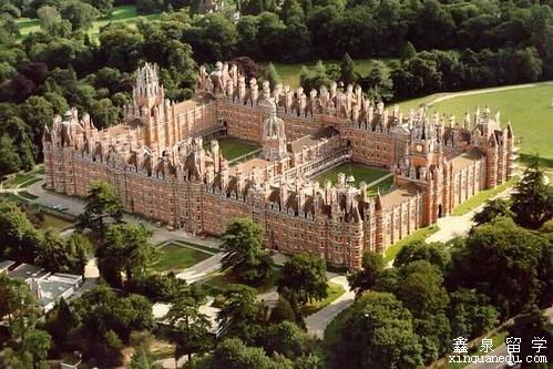 英国皇家霍罗威大学本科申请条件