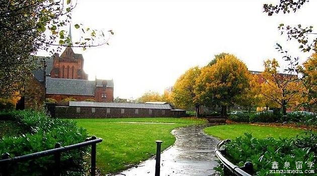 英国斯特拉斯克莱德大学本科申请条件