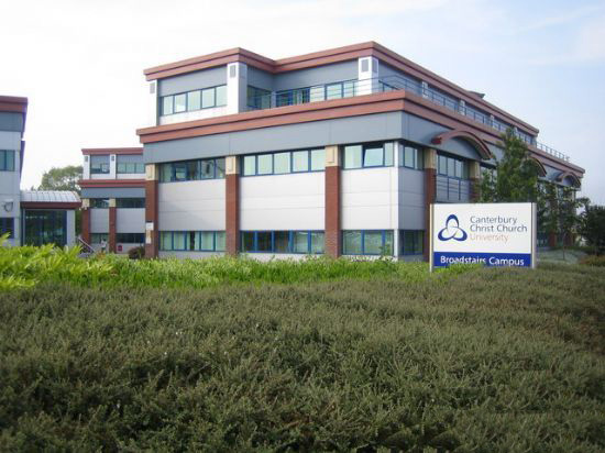 英国坎特伯雷基督大学本科申请条件