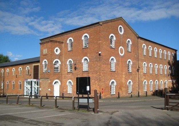 英国新白金汉大学本科申请条件