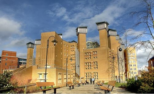 英国考文垂大学银行与金融硕士申请条件