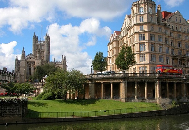 英国巴斯大学经济与金融硕士申请条件