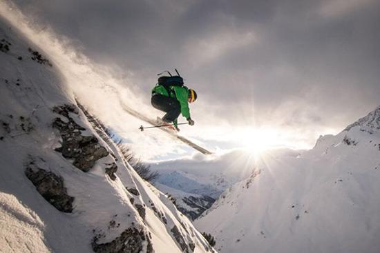 去瑞士阿尔卑斯山度过滑雪季
