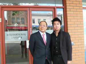 于总经理与纽卡斯尔大学中国区负责人Howell Gu合影.JPG